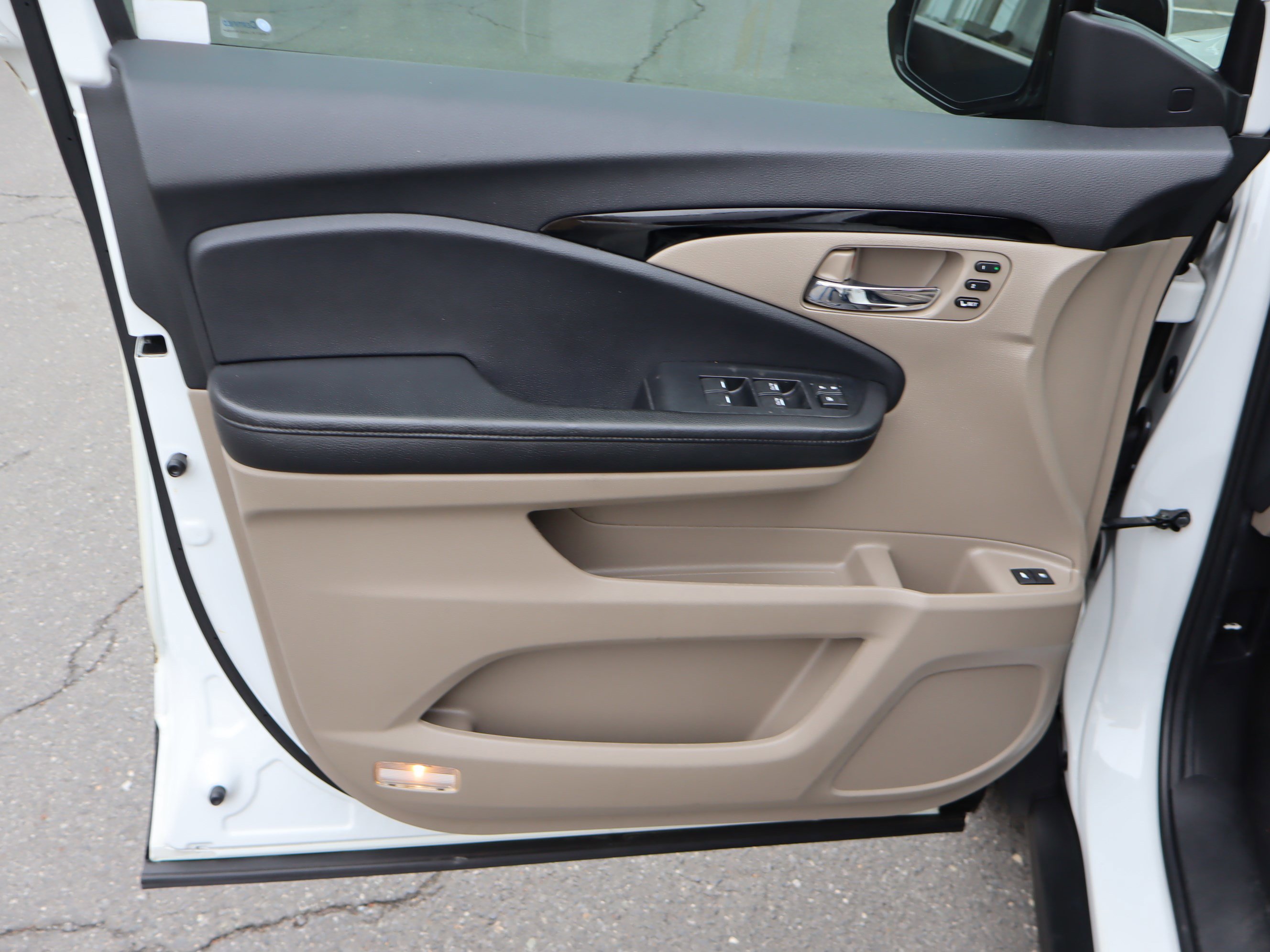 Used 2021 Honda Pilot Touring image 16