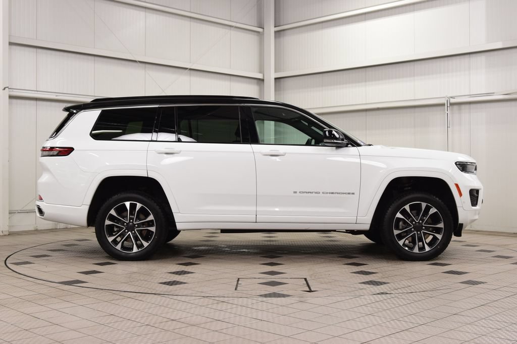 Used 2024 Jeep Grand Cherokee L Overland w/ Trailer Tow Package AWD/4WD image 9