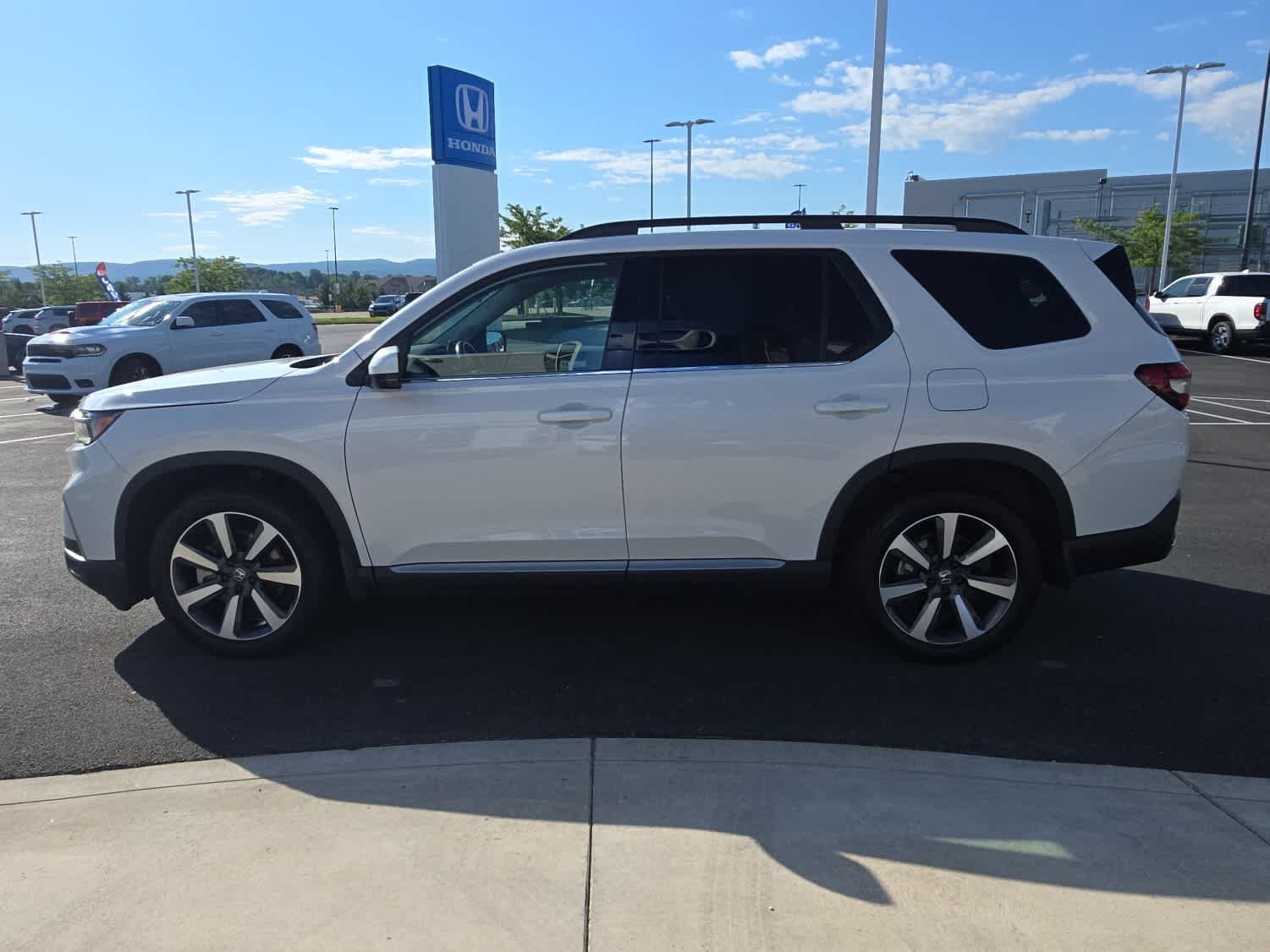 Certified 2023 Honda Pilot Touring image 5