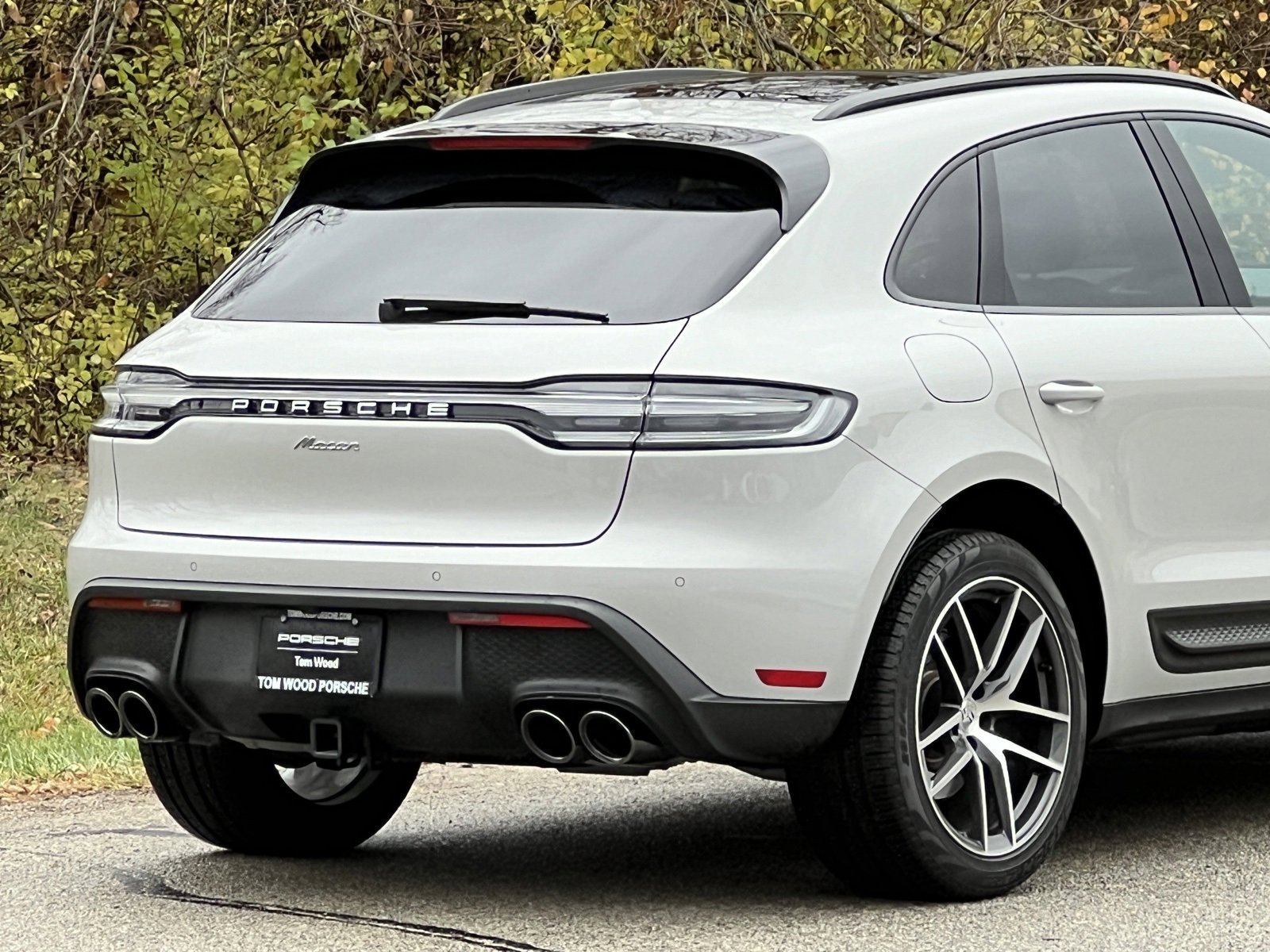 Certified 2025 Porsche Macan image 9