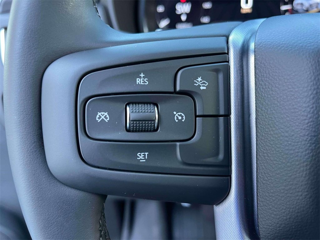 Used 2024 GMC Yukon XL SLT image 32