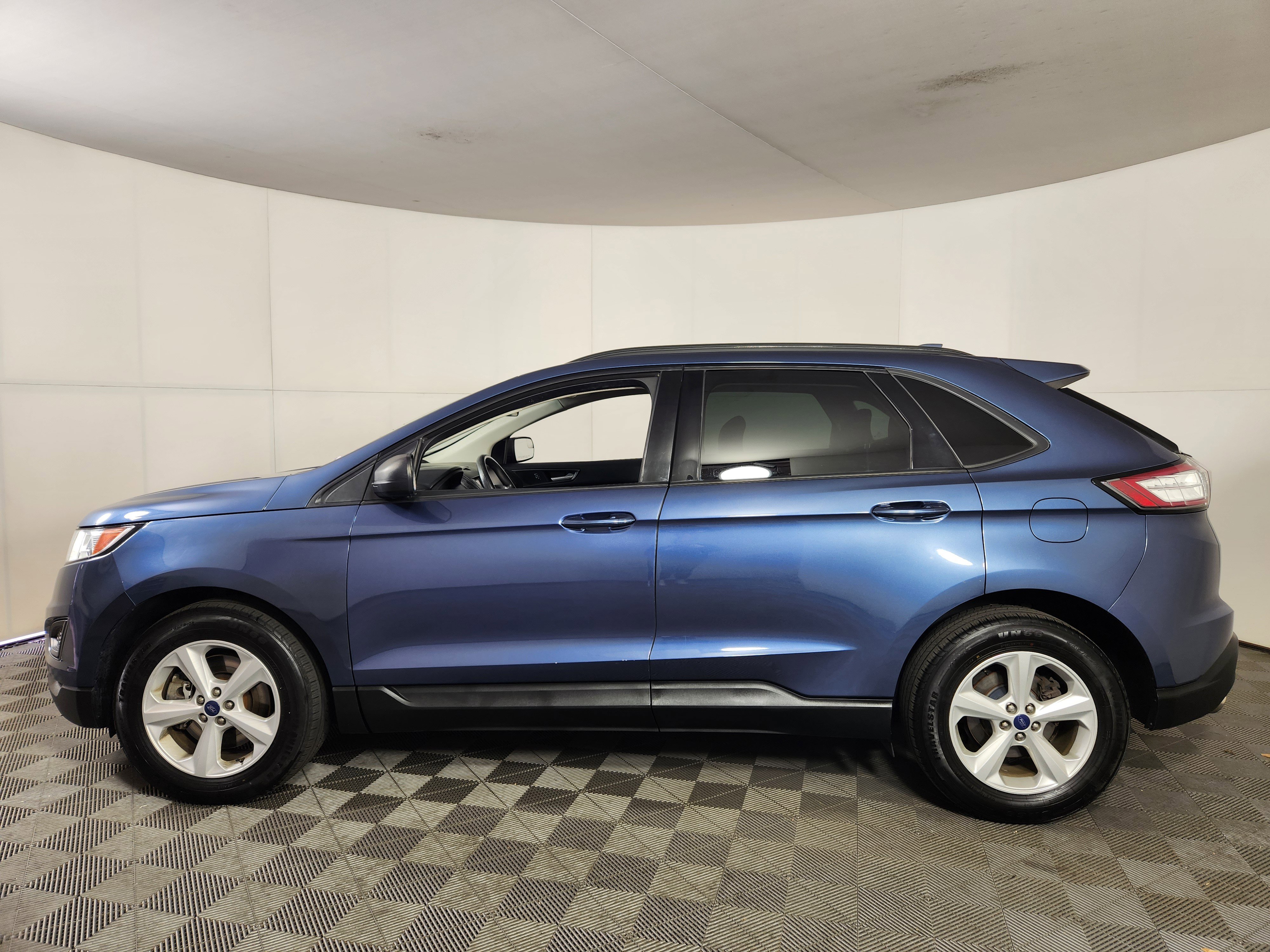 Used 2018 Ford Edge SE AWD/4WD image 4