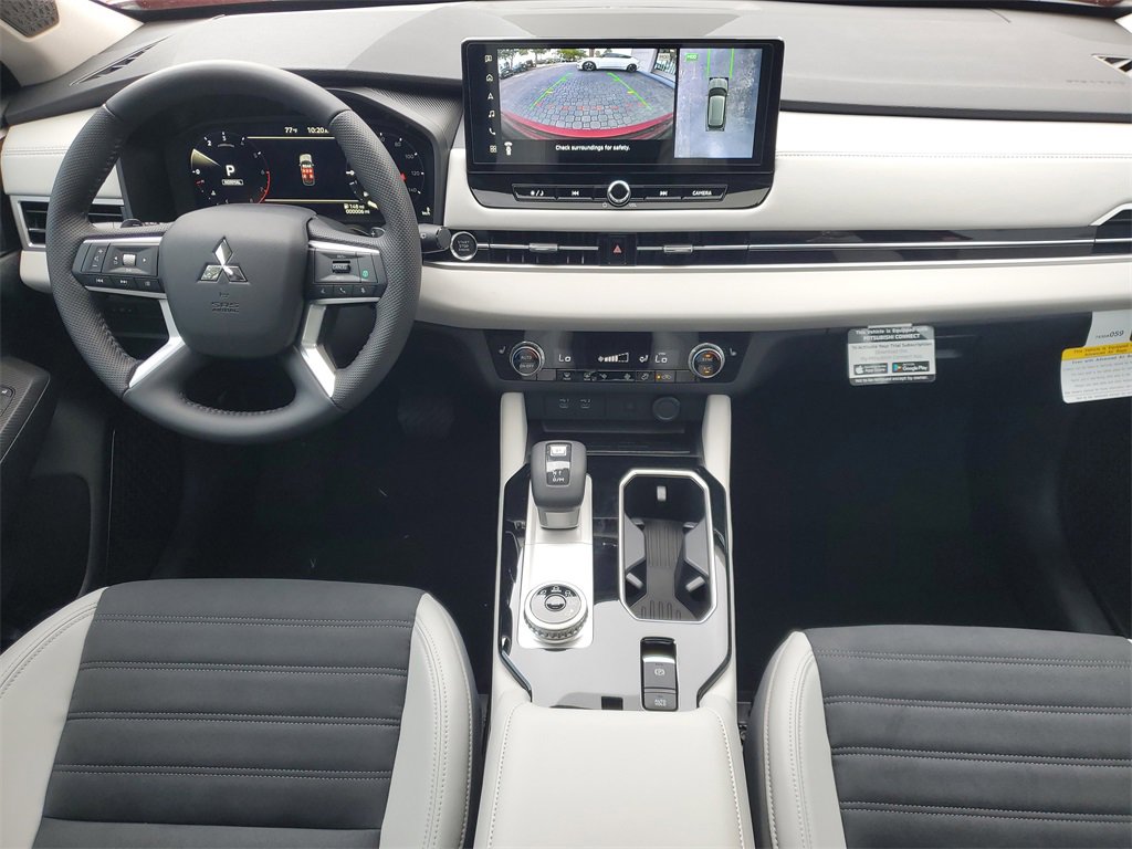 New 2025 Mitsubishi Outlander SE image 9