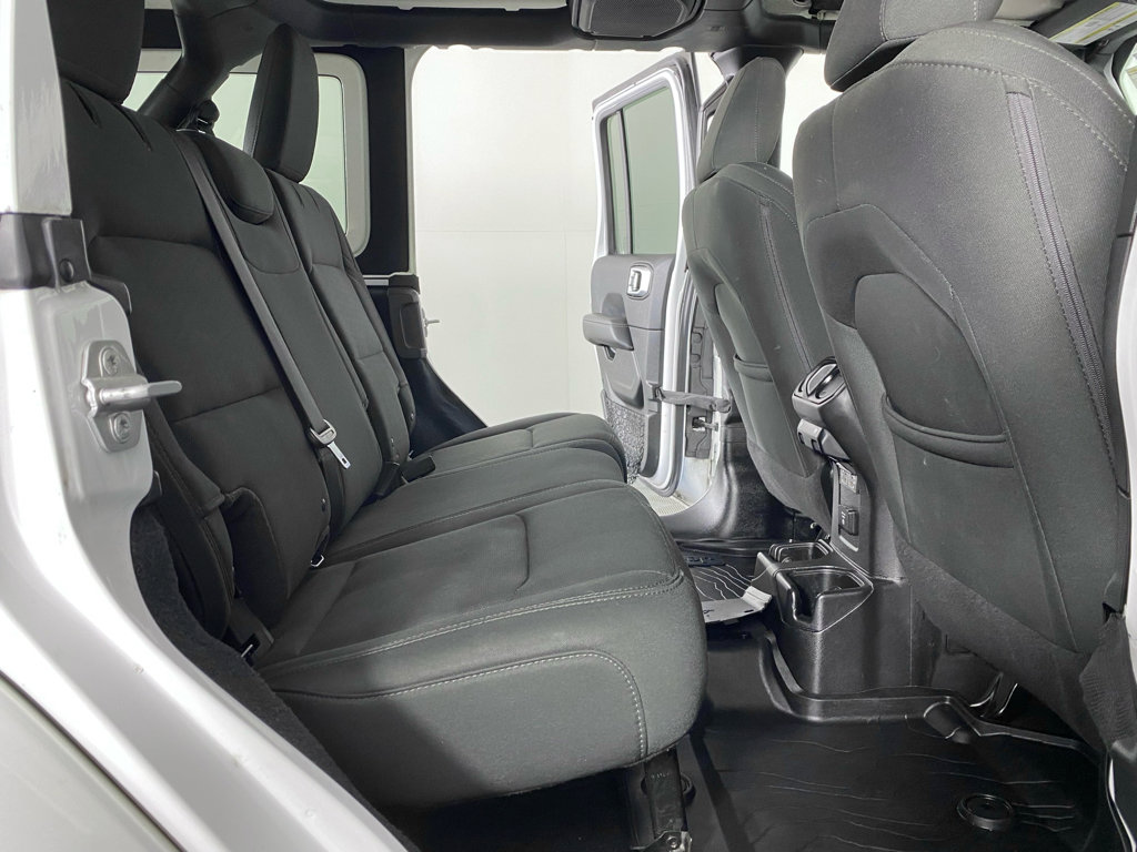 Used 2018 Jeep Wrangler Unlimited Sahara image 12