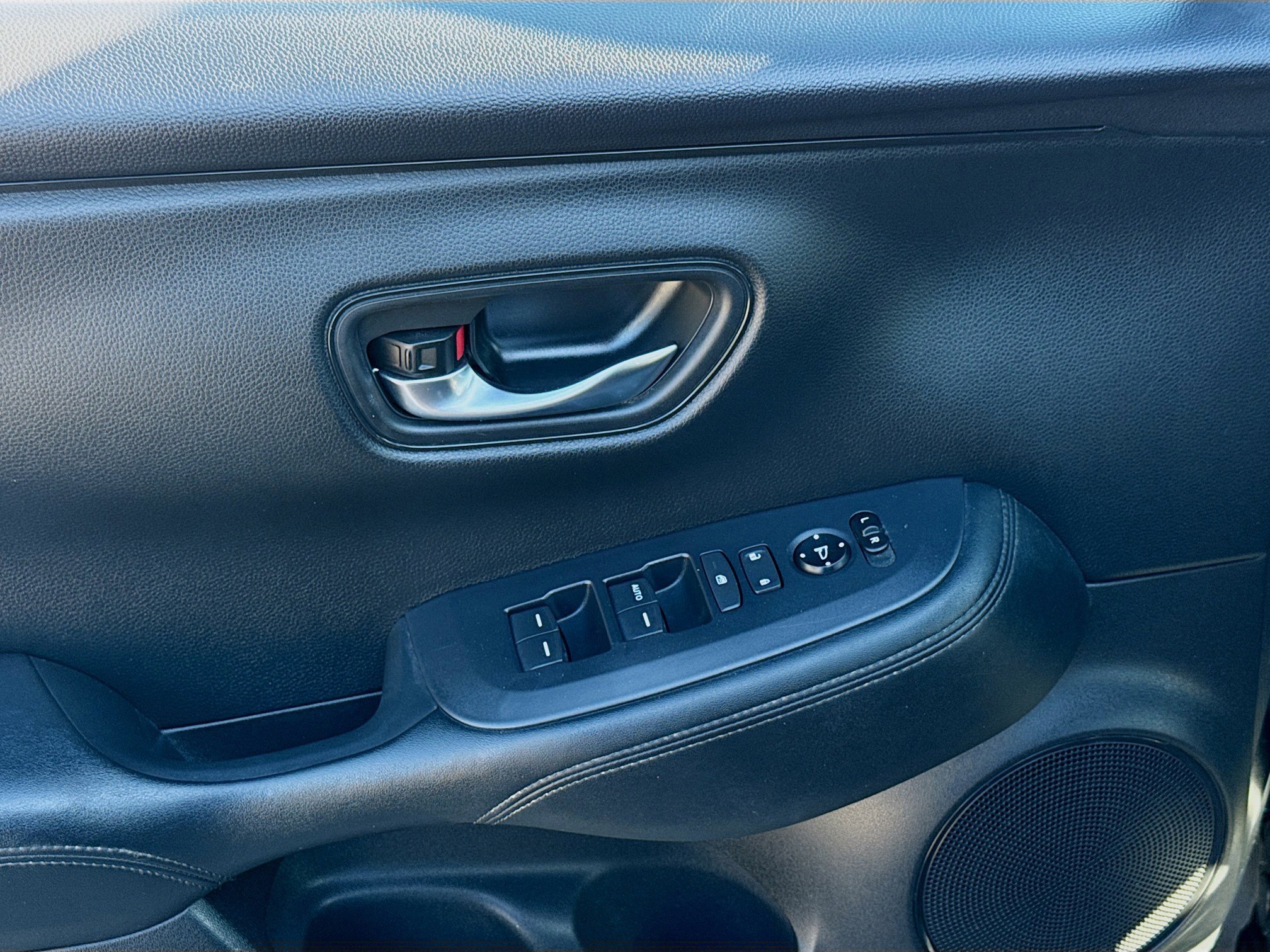 Certified 2023 Honda HR-V LX image 16