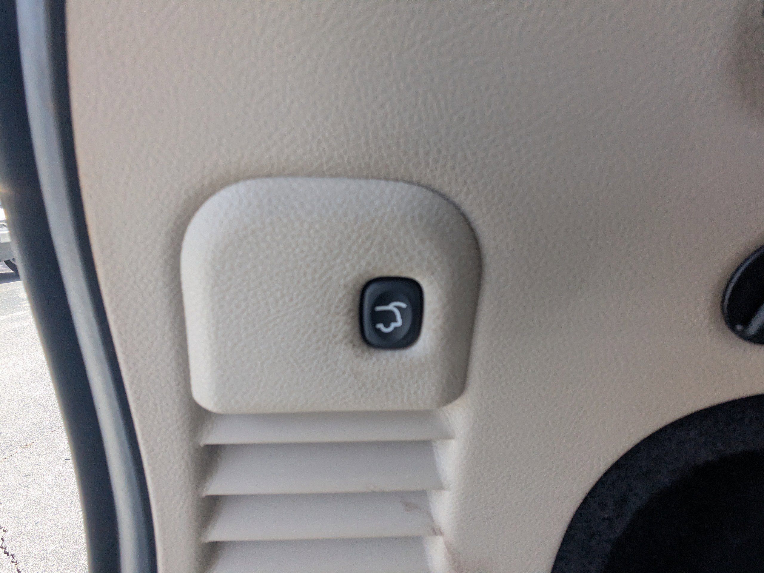 Used 2020 Jeep Grand Cherokee Limited w/ Luxury Group II image 17