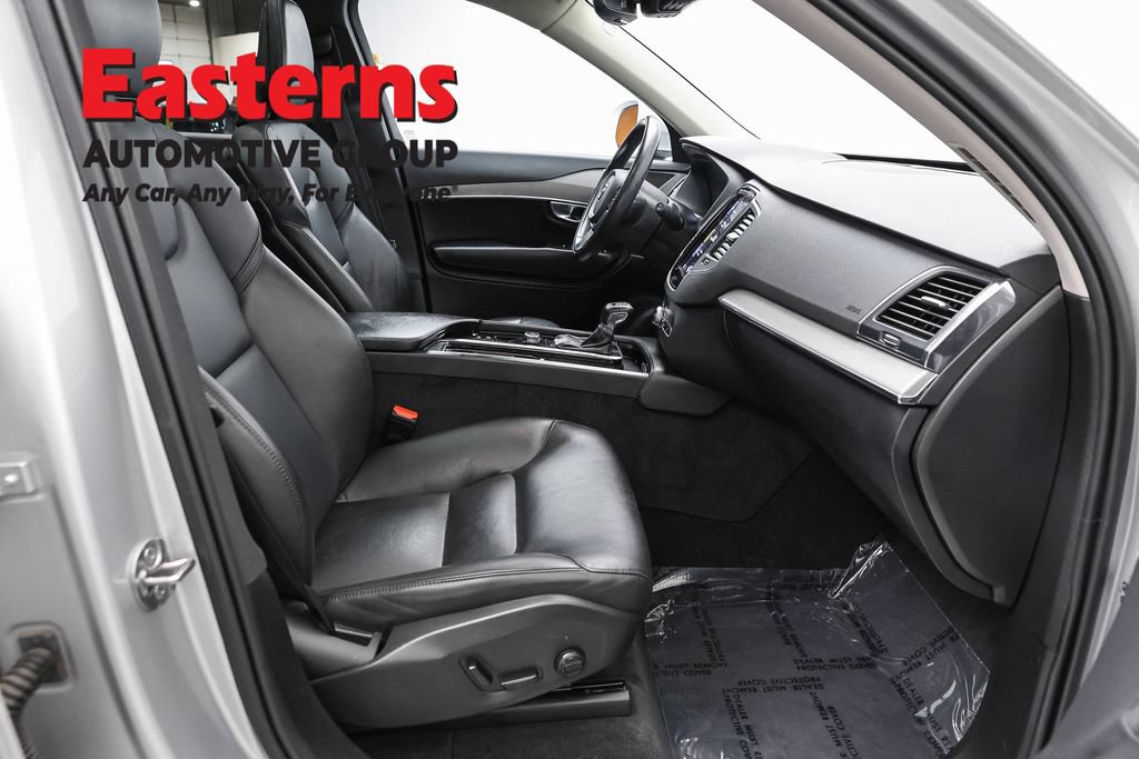 Used 2022 Volvo XC90 T5 Momentum AWD/4WD image 24