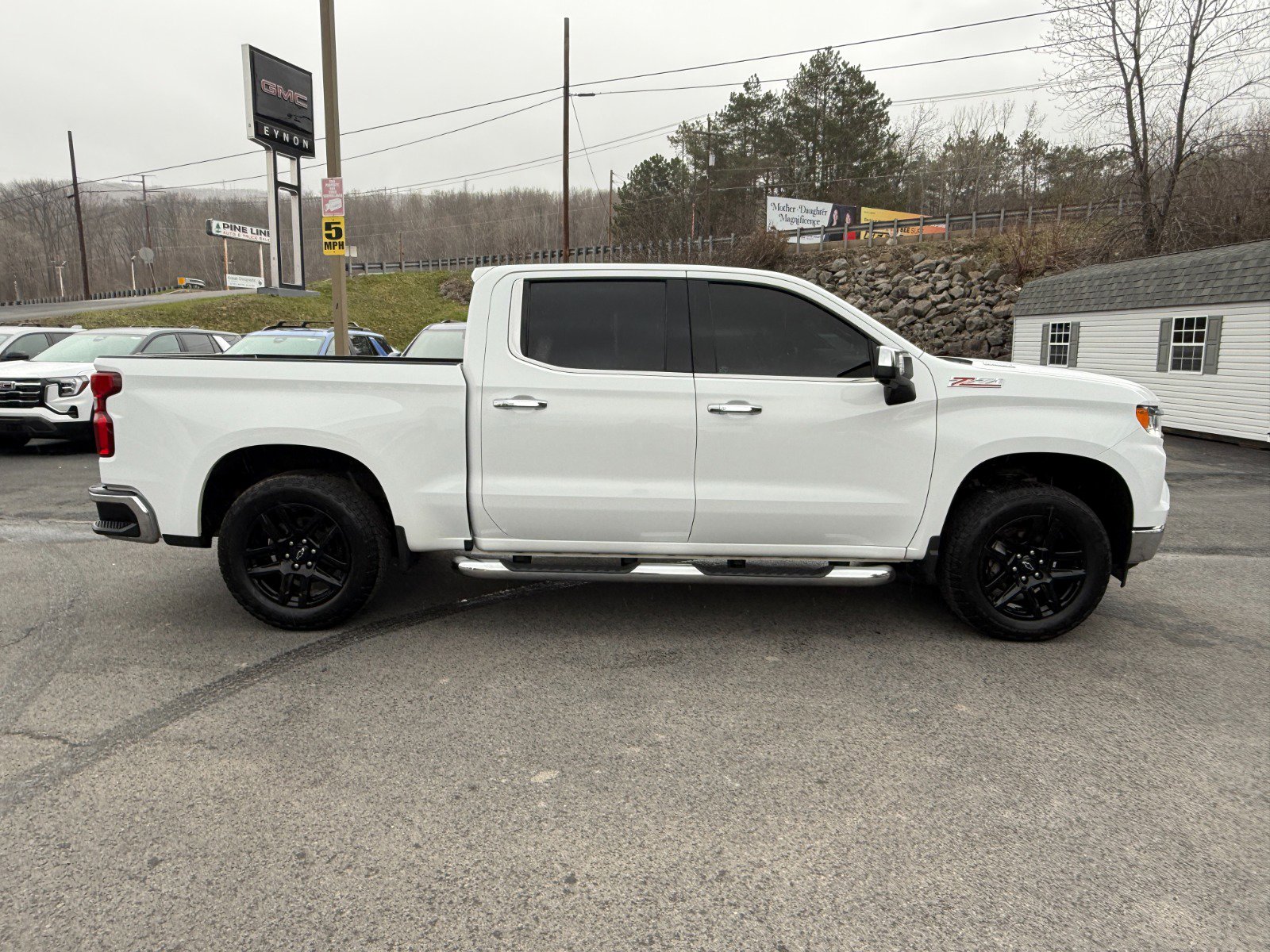 Used 2022 Chevrolet Silverado 1500 LTZ w/ LTZ Premium Package image 6