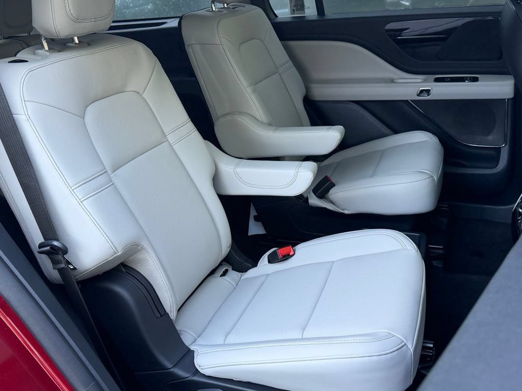 New 2027 Lincoln Aviator AWD image 21