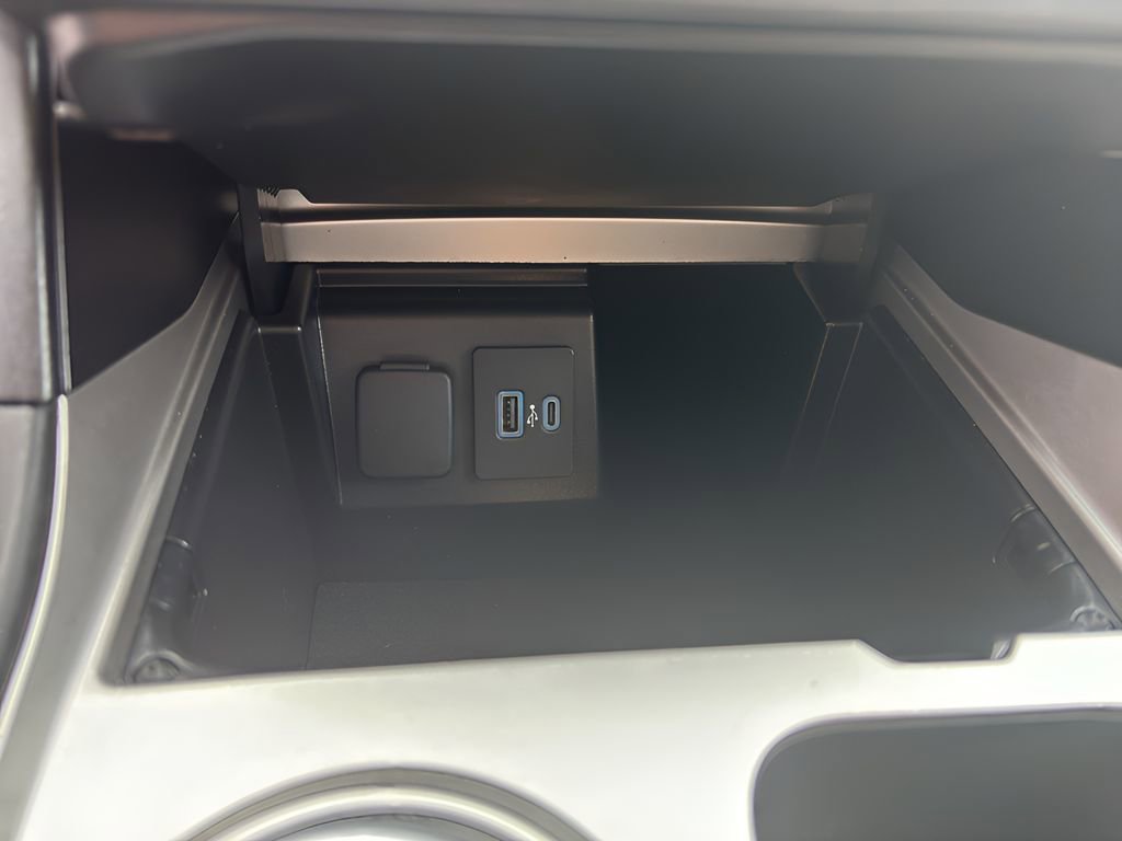 Used 2021 Ford Explorer XLT image 25