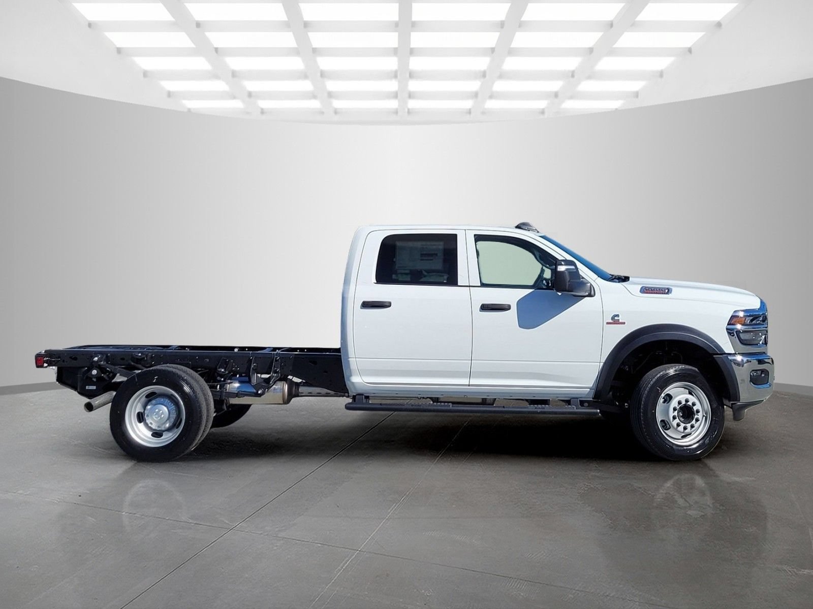 New 2026 RAM 5500 Tradesman w/ Chrome Appearance Group AWD/4WD image 4