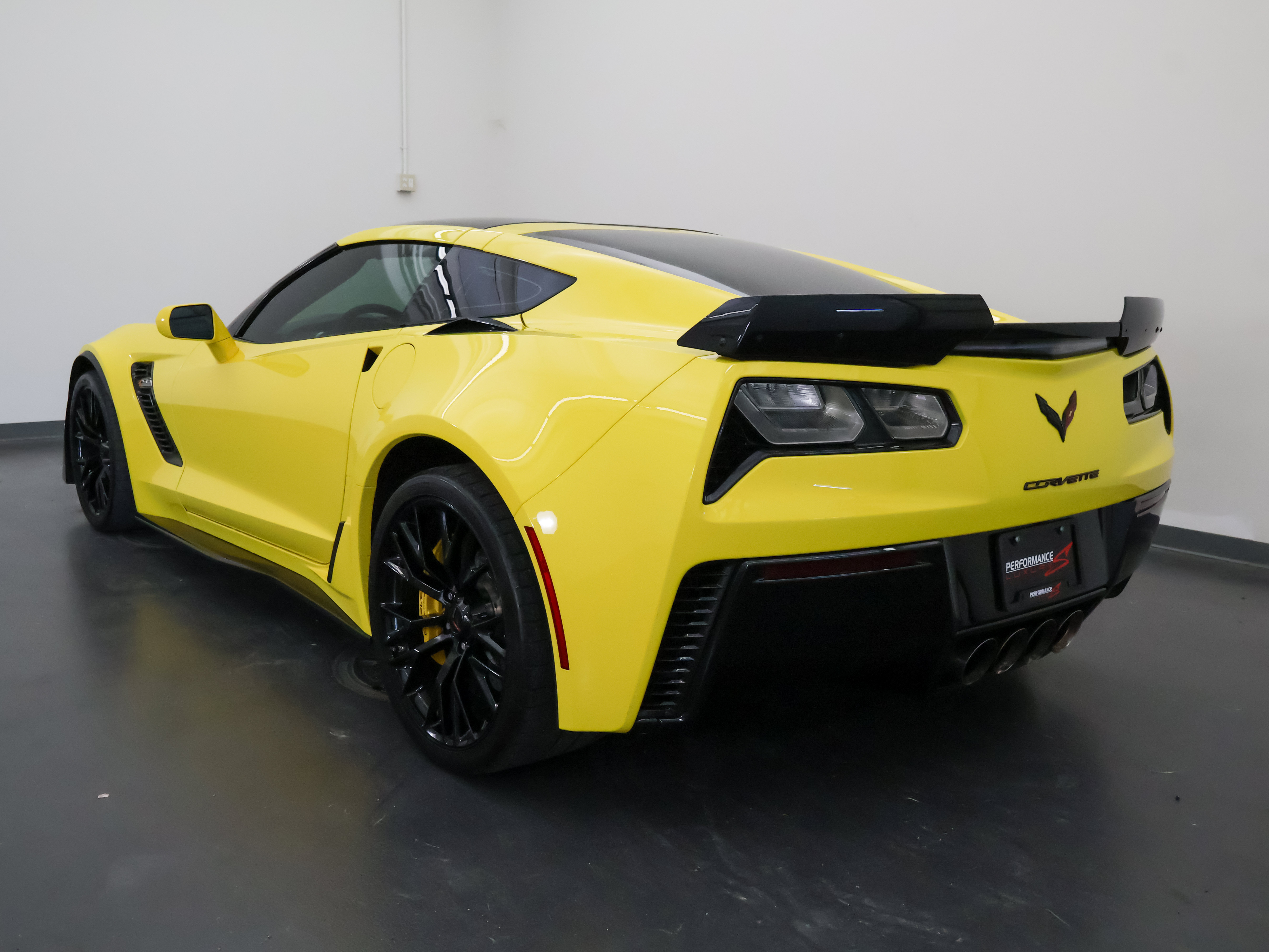 Used 2016 Chevrolet Corvette Z06 w/ 3LZ Preferred Equipment Group RWD image 5