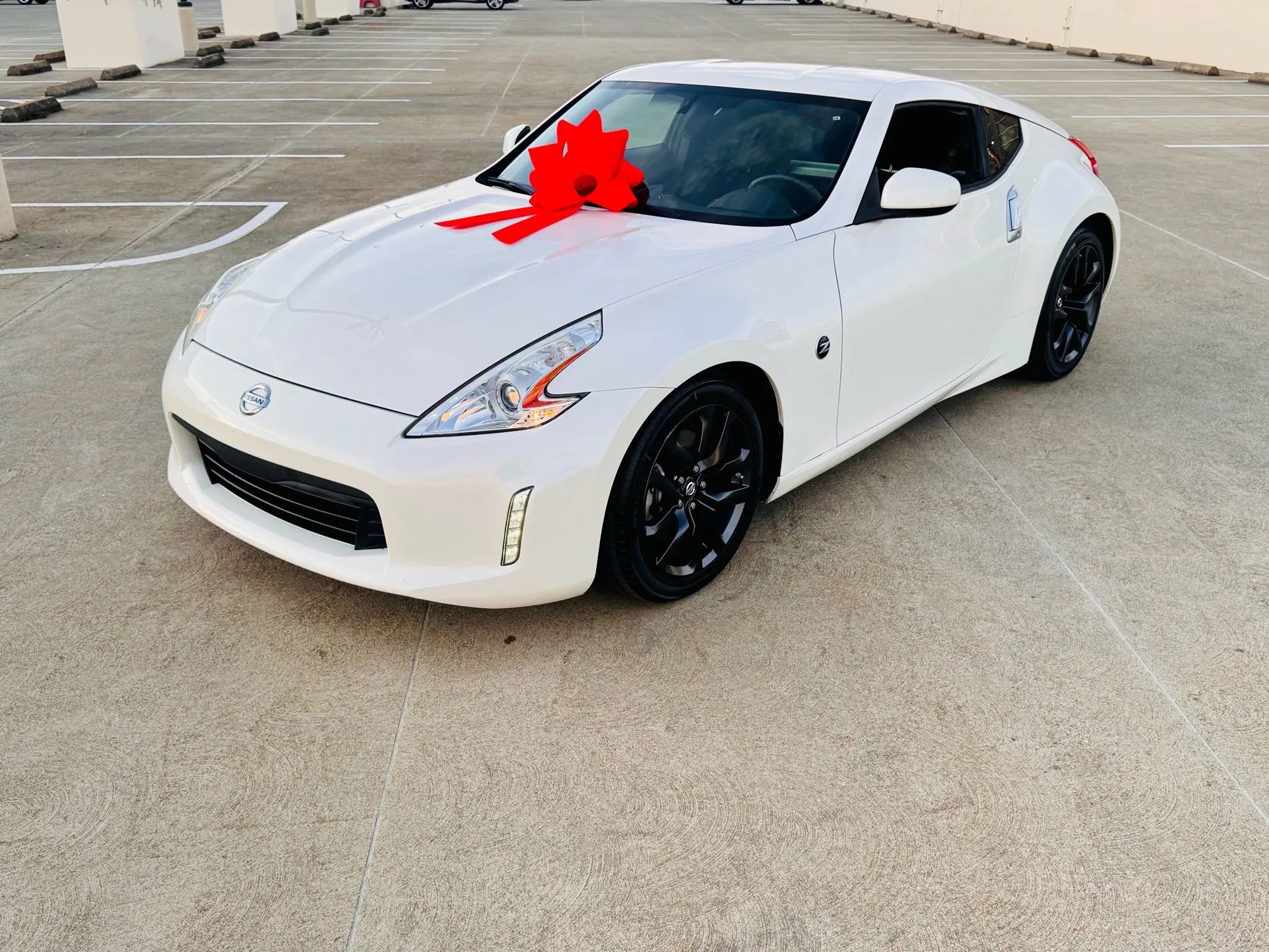 Used 2017 Nissan 370Z Coupe RWD image 3