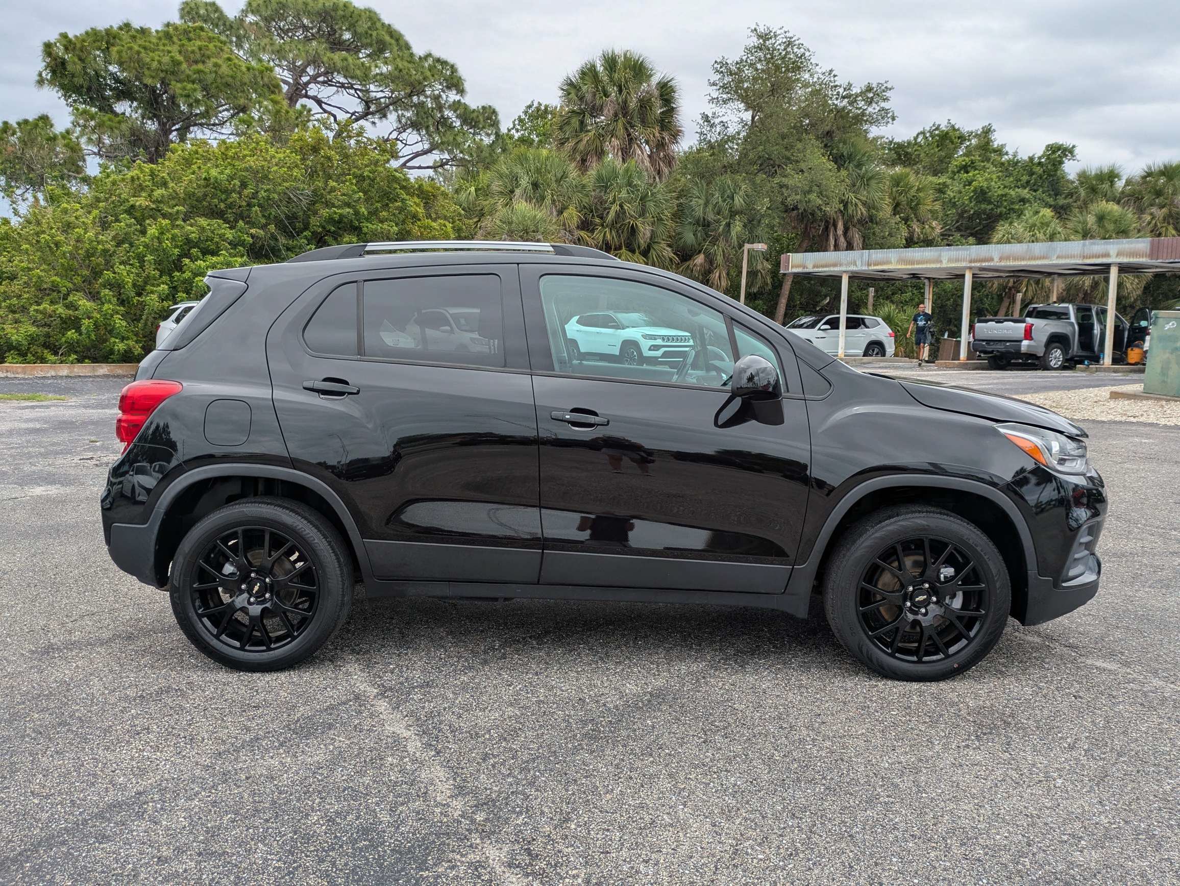 Used 2022 Chevrolet Trax LT w/ Driver Confidence Package AWD/4WD image 3