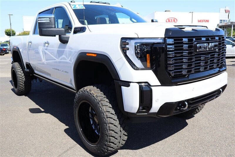 Used 2025 GMC Sierra 3500 Denali Ultimate AWD/4WD image 7