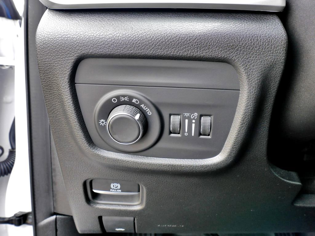 Used 2023 Jeep Grand Cherokee Altitude image 25