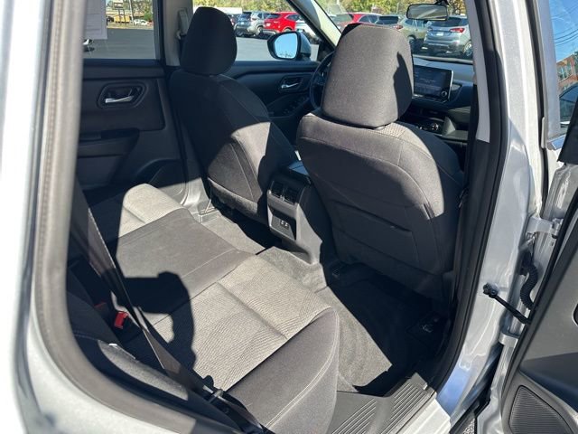 Used 2024 Nissan Rogue SV image 17