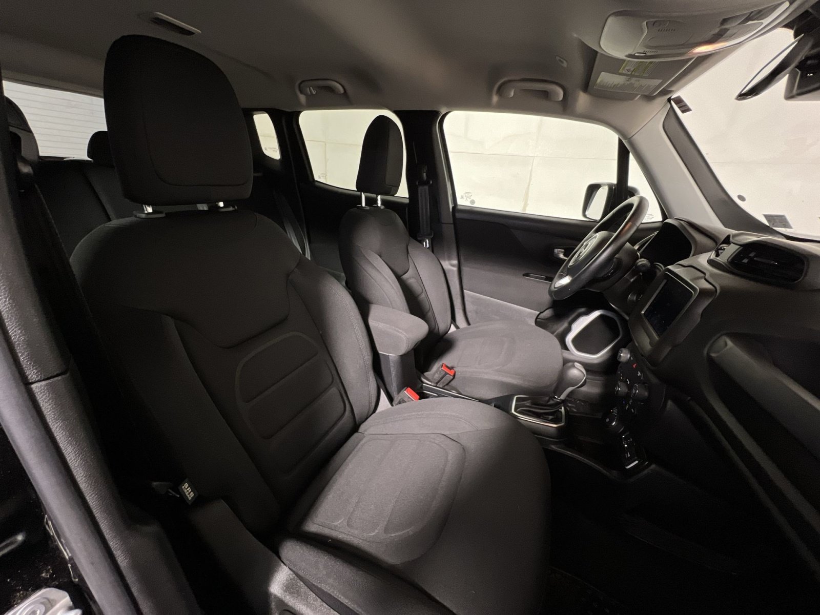 Used 2020 Jeep Renegade Latitude AWD/4WD image 25