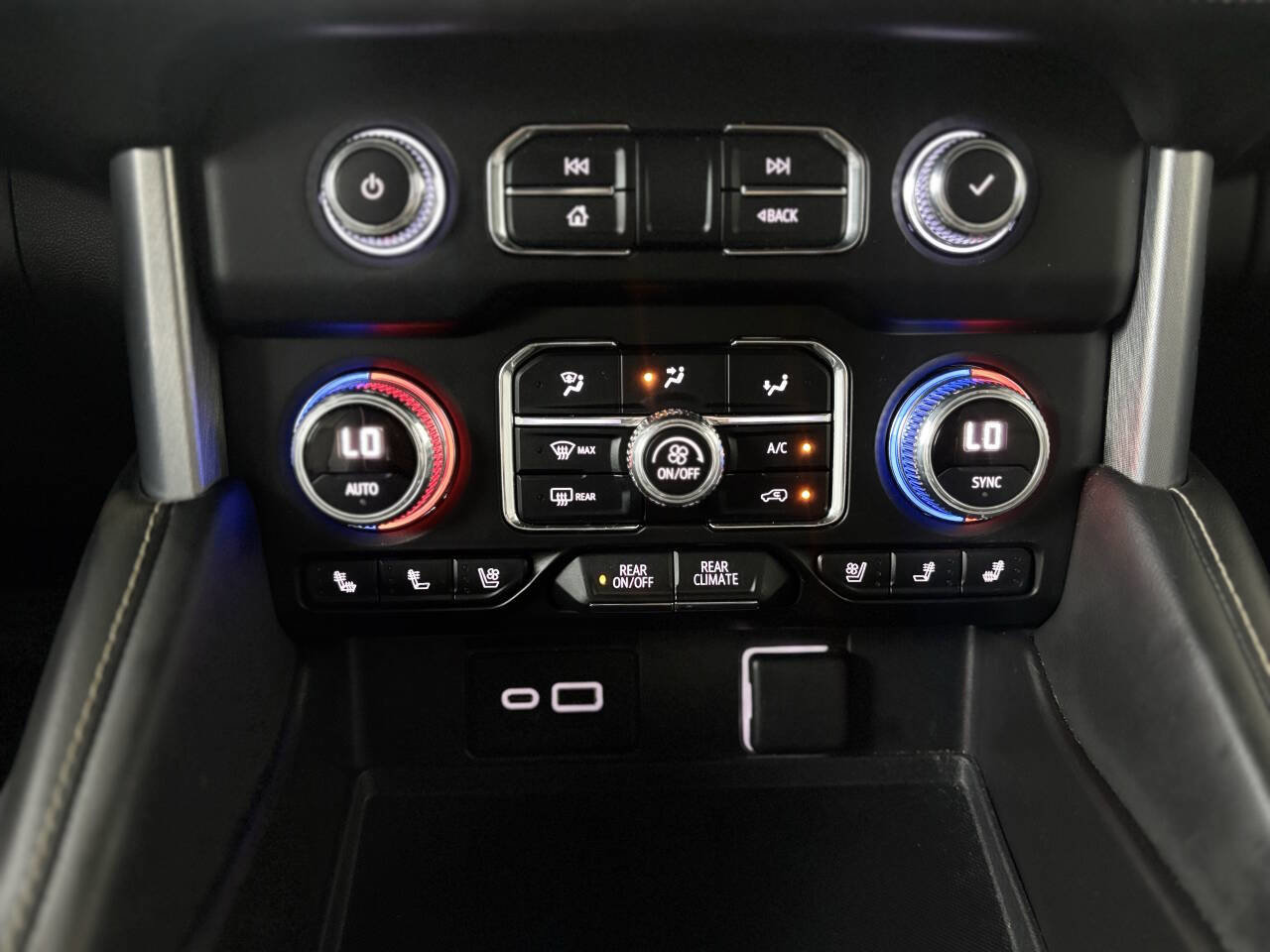 Used 2022 GMC Yukon XL SLT w/ SLT Luxury Package image 23