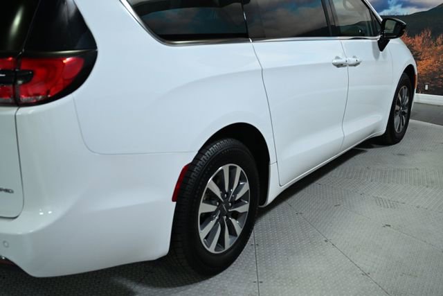 Used 2024 Chrysler Pacifica Limited FWD image 9