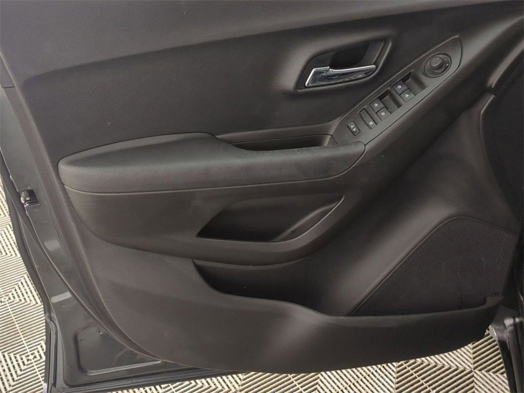 Certified 2019 Chevrolet Trax LS w/ Tint and Cruise Package image 19