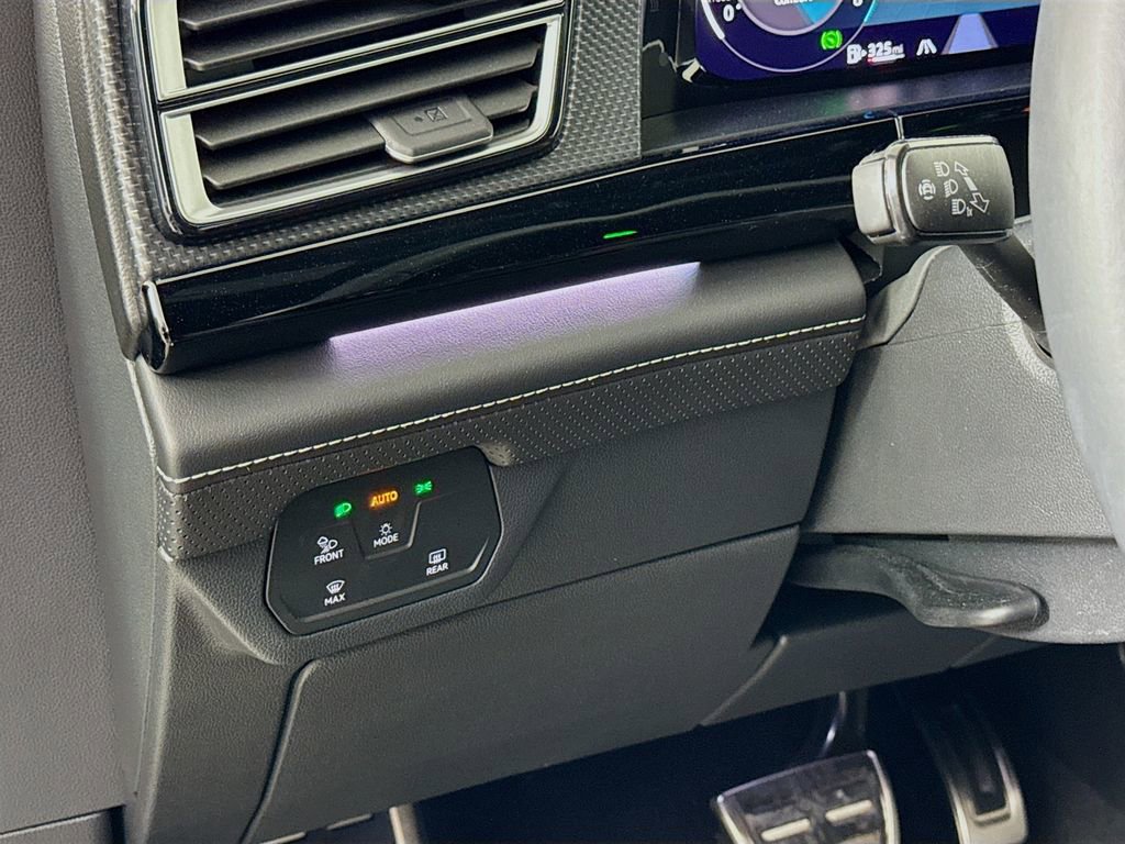 Used 2024 Volkswagen Atlas Cross Sport SEL R-Line image 10