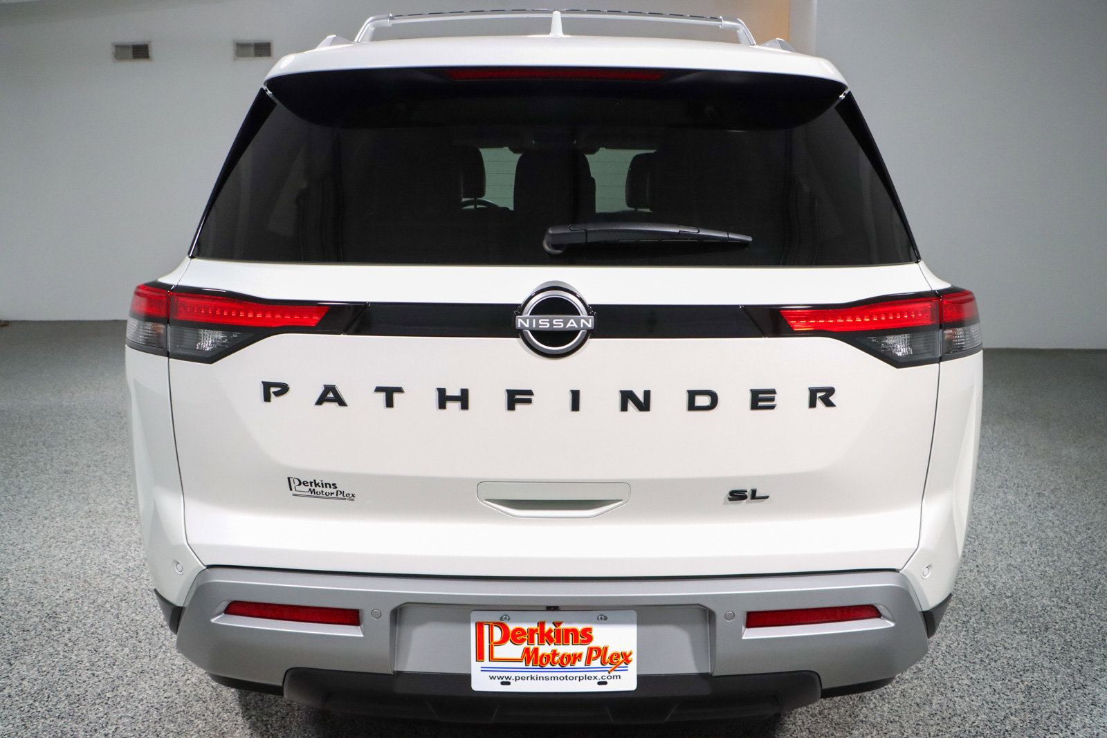Used 2023 Nissan Pathfinder SL w/ Lighting Package (N92) image 8