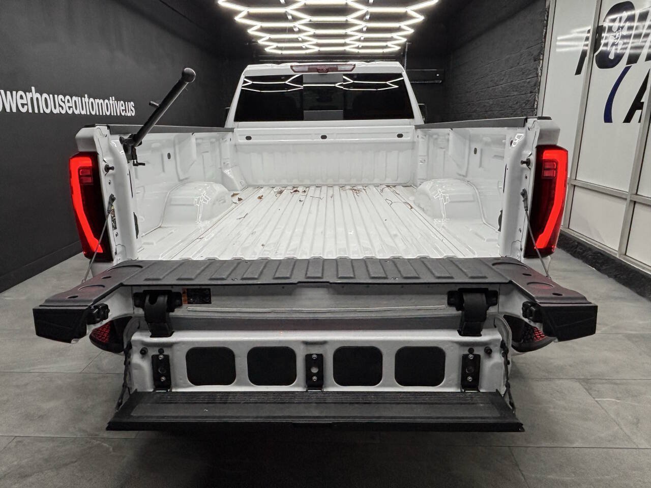 Used 2025 GMC Sierra 3500 Denali w/ Denali Reserve Package AWD/4WD image 10