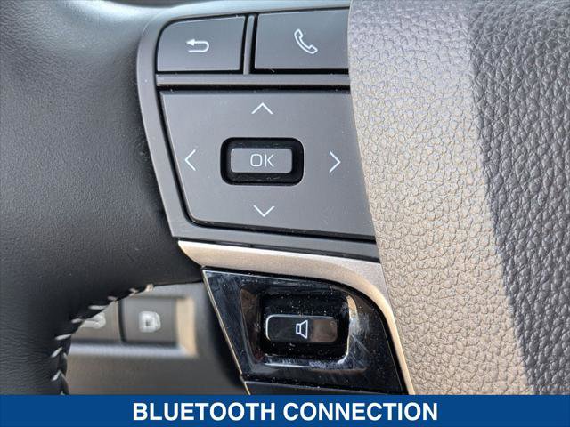 Used 2025 Toyota Camry SE w/ Convenience Package image 14