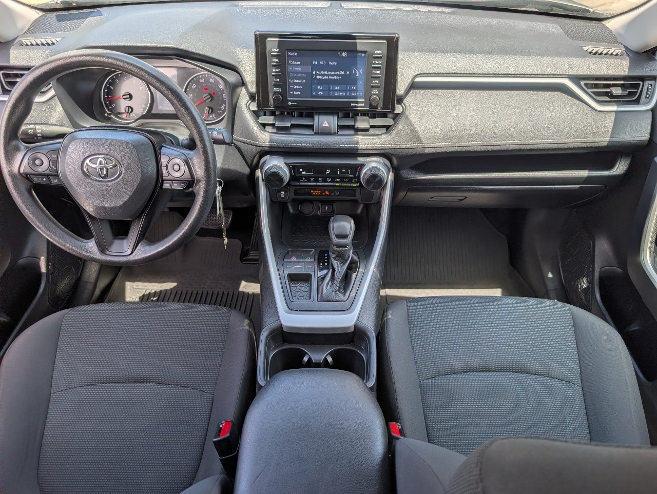 Used 2021 Toyota RAV4 LE FWD image 4