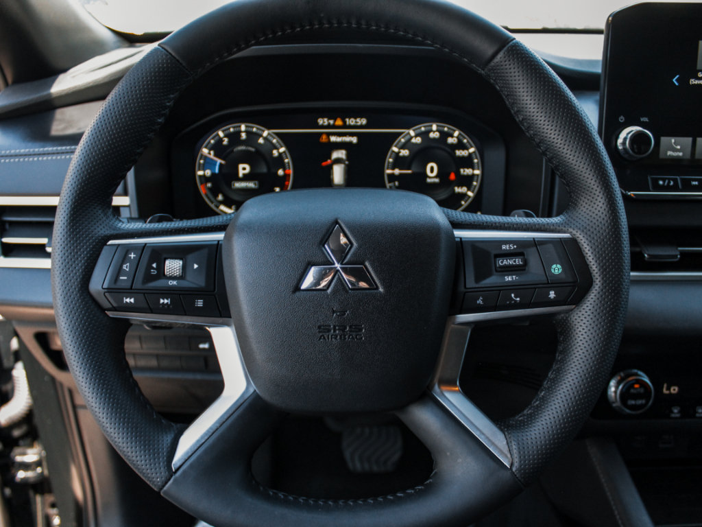 Used 2024 Mitsubishi Outlander SE Black Edition AWD/4WD image 9