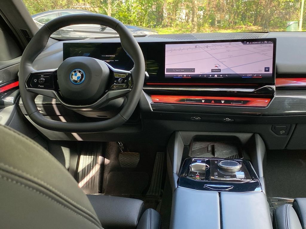 Used 2025 BMW i5 eDrive40i w/ Premium Package image 24