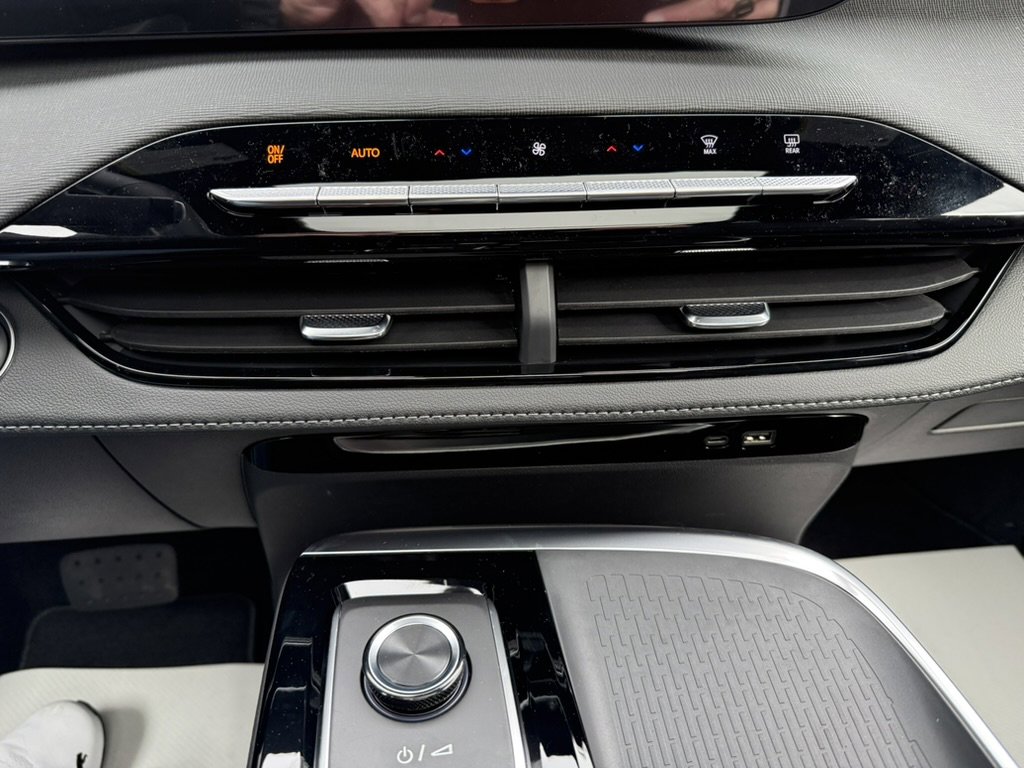 New 2026 Buick Enclave Sport Touring w/ Power Package image 18