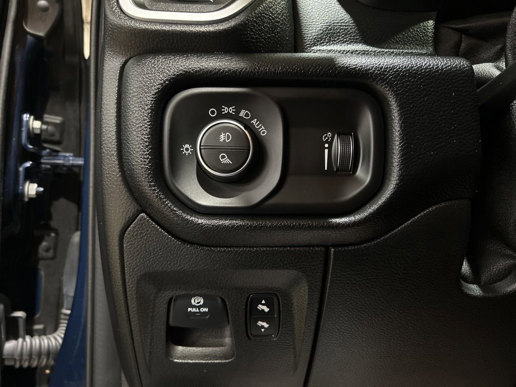 Used 2020 RAM 1500 Big Horn AWD/4WD image 19