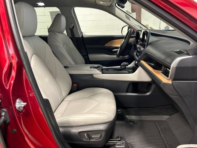 Used 2024 Toyota Grand Highlander AWD image 12