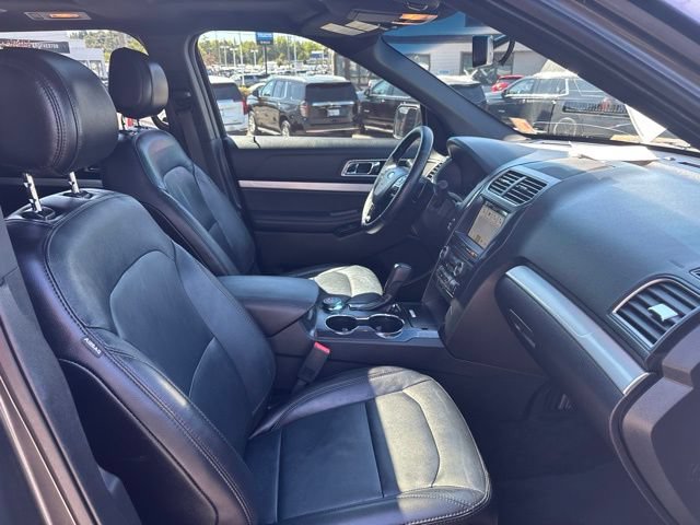 Used 2017 Ford Explorer XLT w/ Equipment Group 202A AWD/4WD image 10