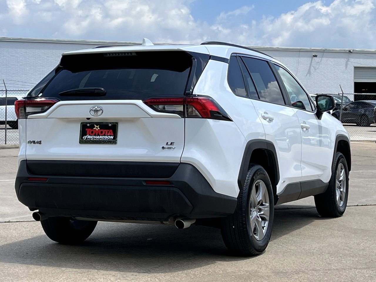 Used 2025 Toyota RAV4 LE AWD/4WD image 4