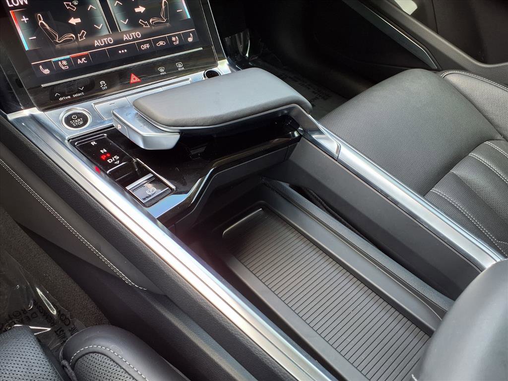 Used 2022 Audi e-tron Prestige w/ Prestige Package AWD/4WD image 24