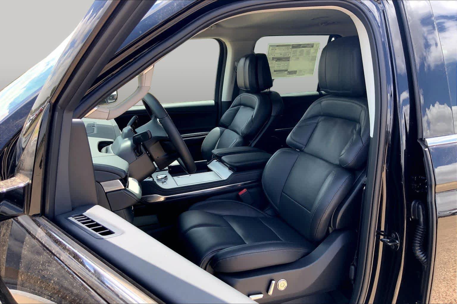 New 2026 Lincoln Navigator Premiere AWD/4WD image 9