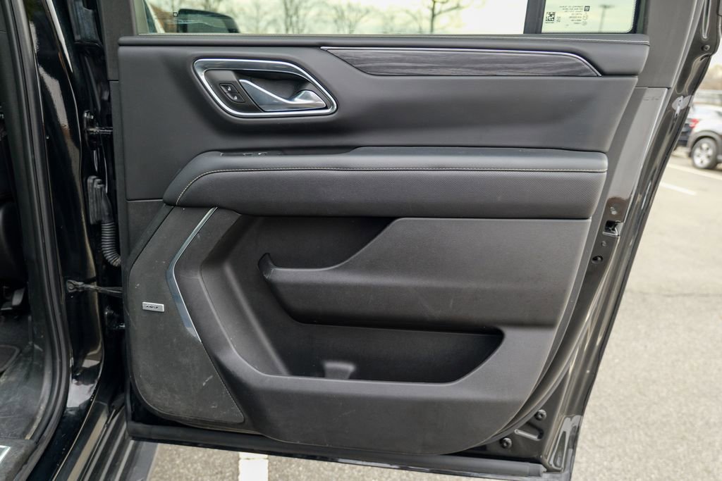 Used 2023 GMC Yukon XL SLT w/ SLT Premium Package image 30