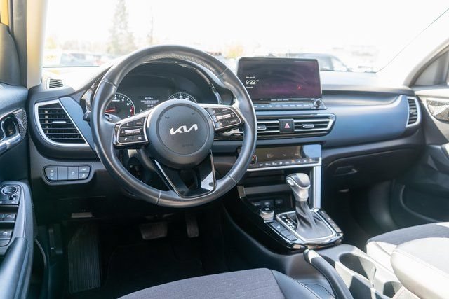 Used 2023 Kia Seltos S w/ Navigation Package AWD/4WD image 13