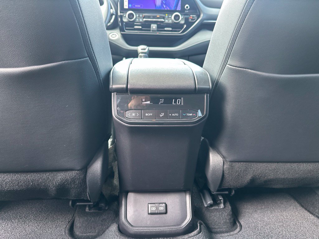 Used 2025 Toyota Highlander XSE AWD/4WD image 33