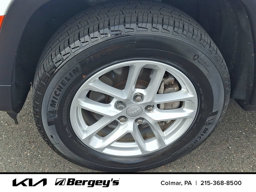 Used 2023 Jeep Grand Cherokee L Laredo AWD/4WD image 10