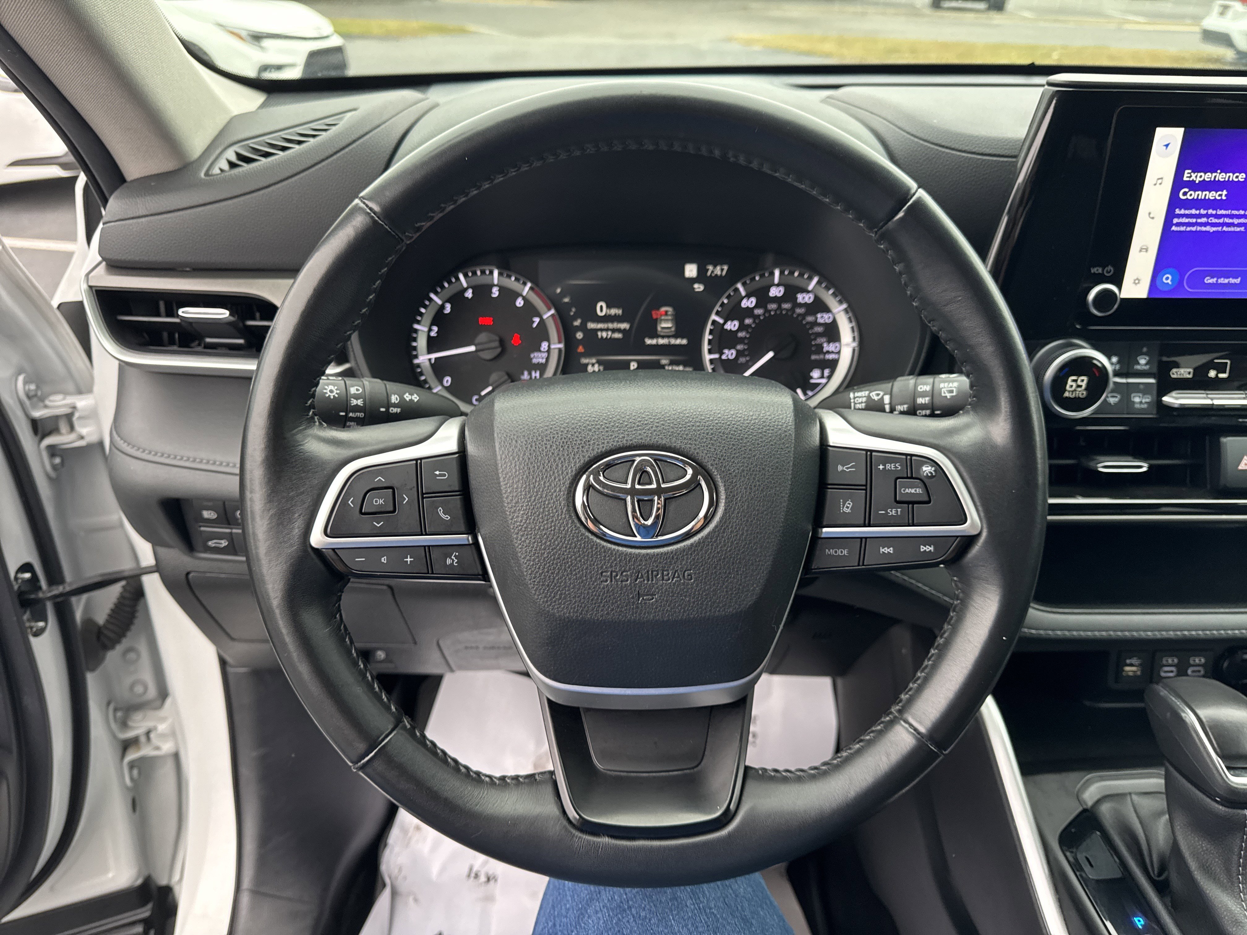 Used 2023 Toyota Highlander LE image 16
