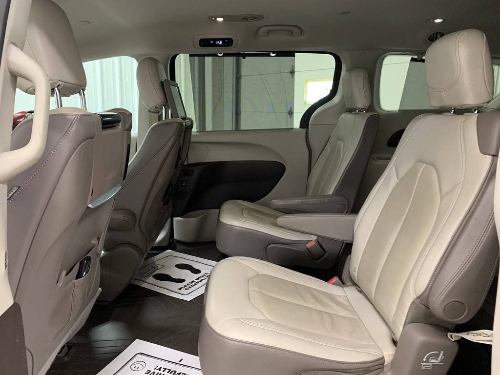 Used 2019 Chrysler Pacifica Touring-L Plus FWD image 19