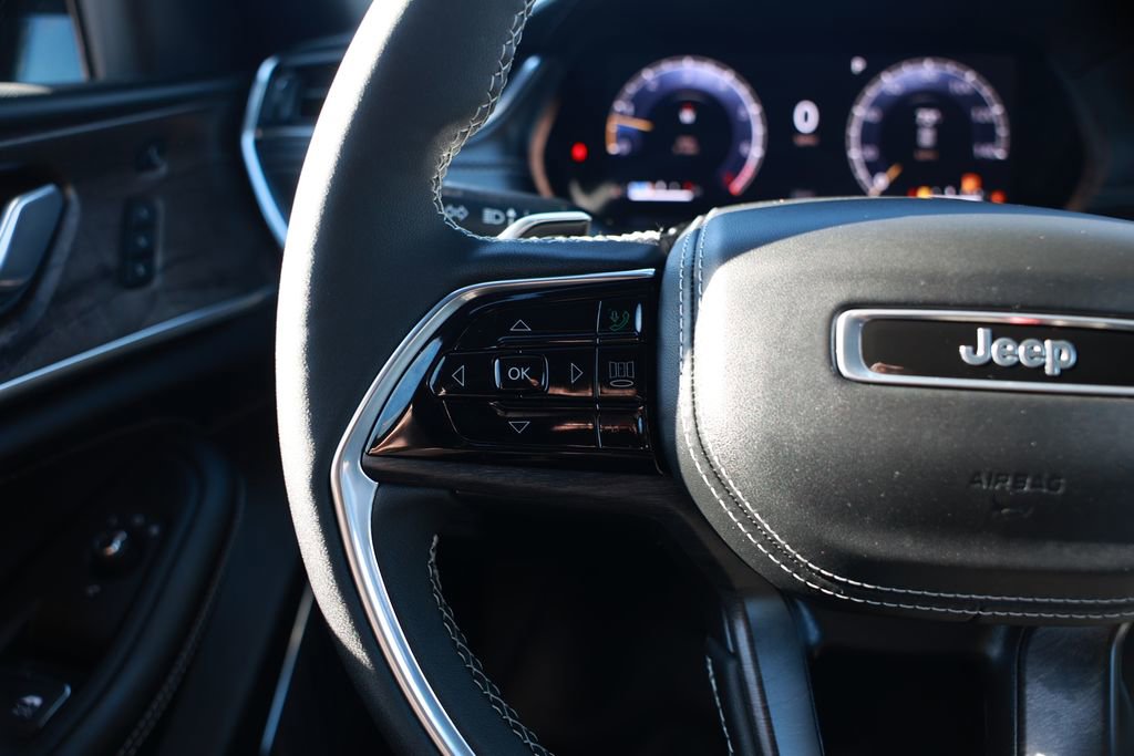 New 2025 Jeep Grand Cherokee Overland w/ Luxury Tech Group IV image 18