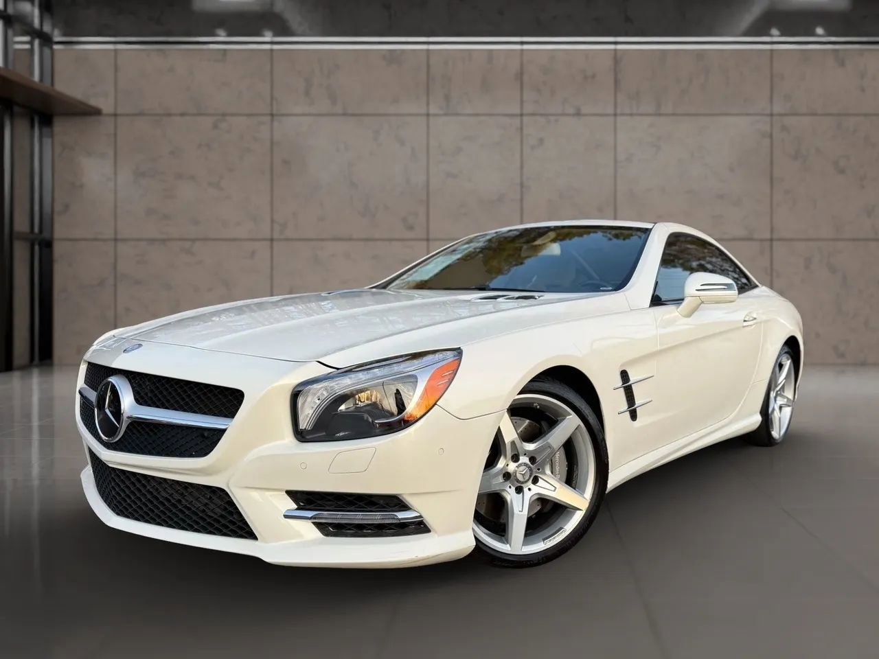 Used 2014 Mercedes-Benz SL 550 image 3