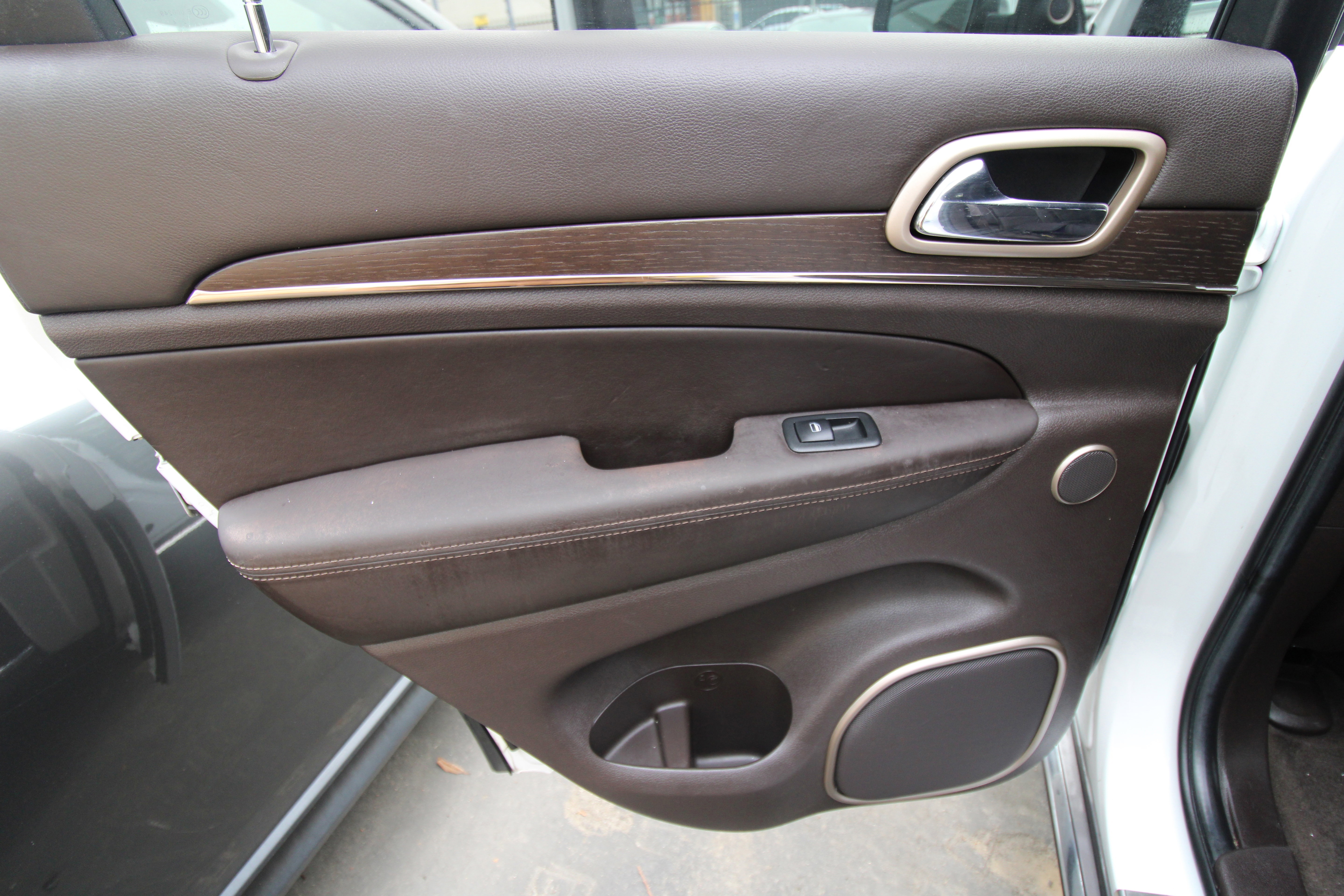 Used 2014 Jeep Grand Cherokee Summit AWD/4WD image 27