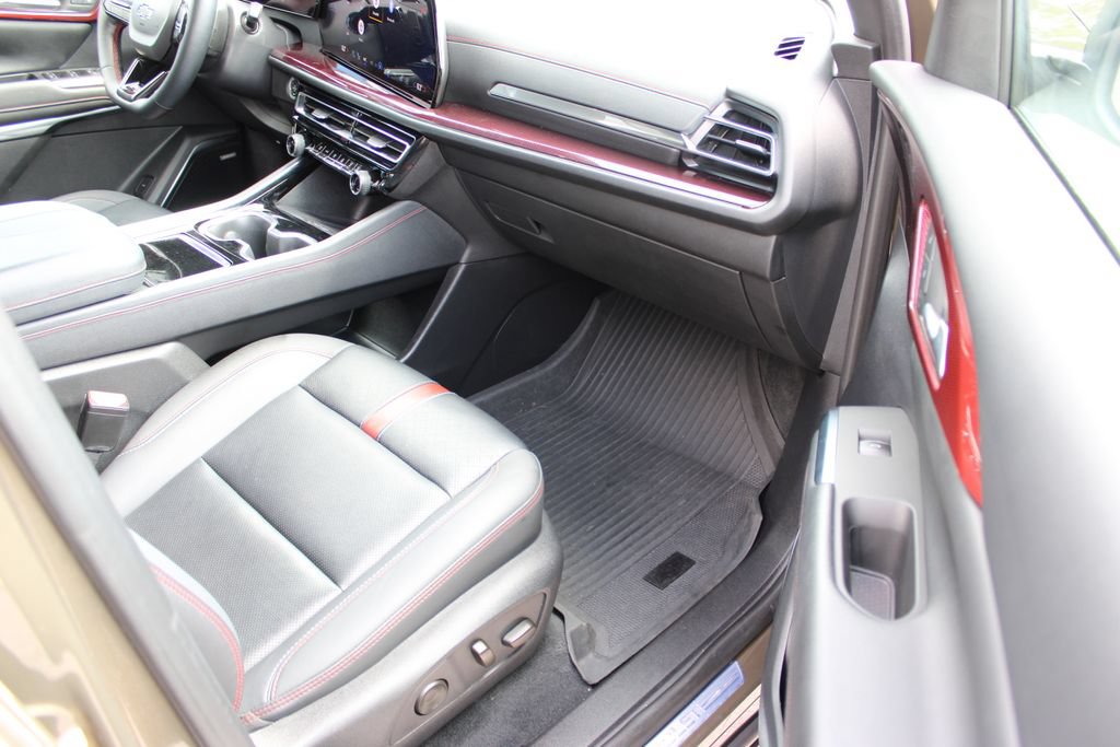 Used 2024 Chevrolet Traverse RS AWD/4WD image 52