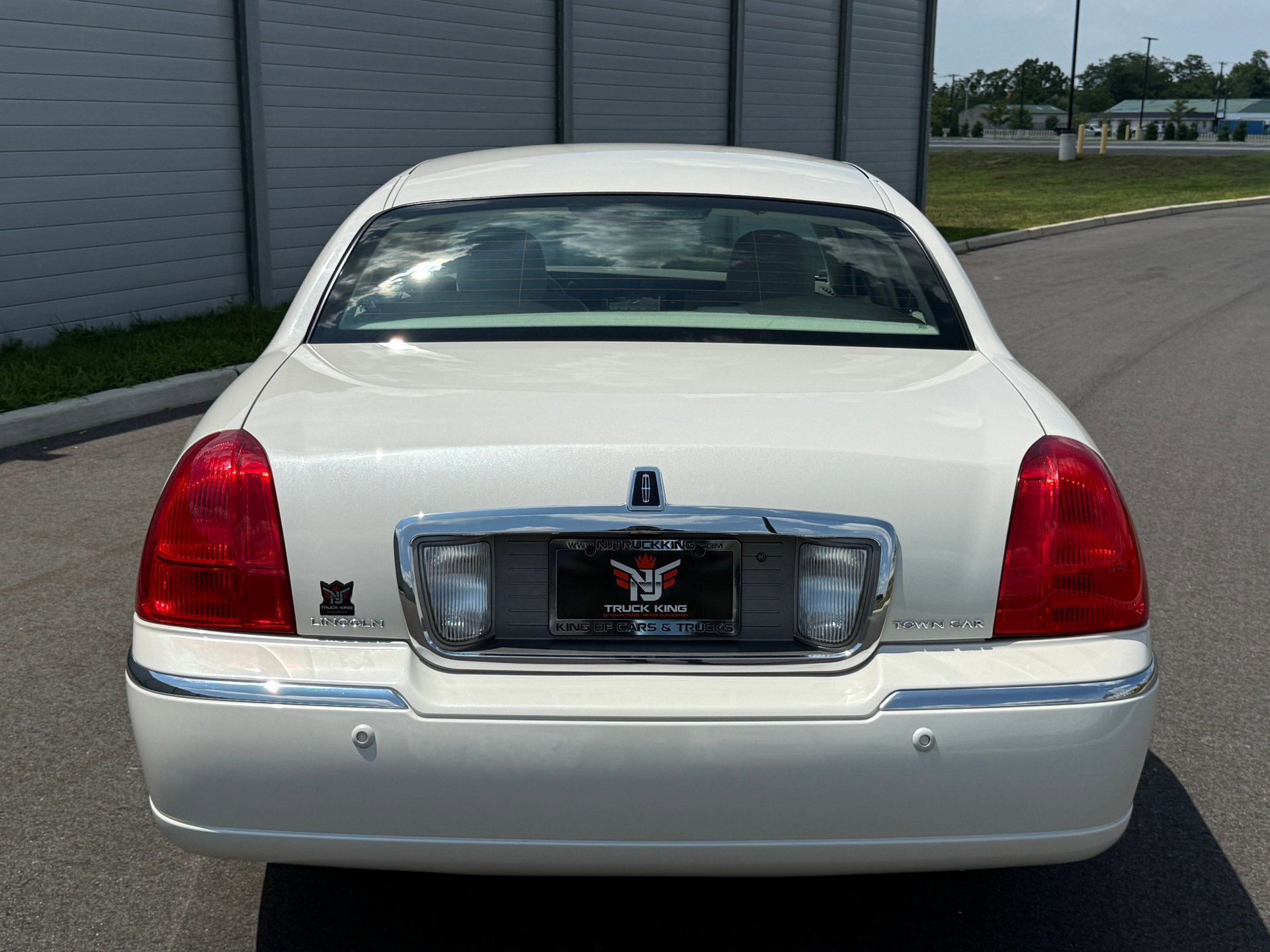 Used 2005 Lincoln Town Car Signature image 15